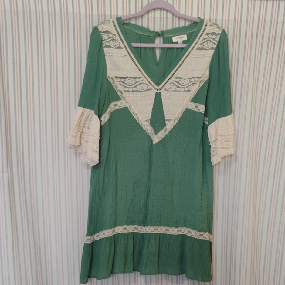 Umgee Green Dress With Cream Lace Accents  M